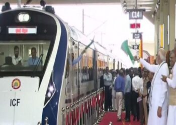 புதிய வந்தே பாரத் ரயிலை தொடங்கி வைத்தார் பிரதமர் மோடி!