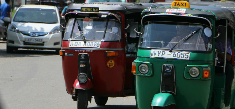 முச்சக்கர வண்டிகளின் பயணக் கட்டணத்தை குறைக்க தீர்மானம்!