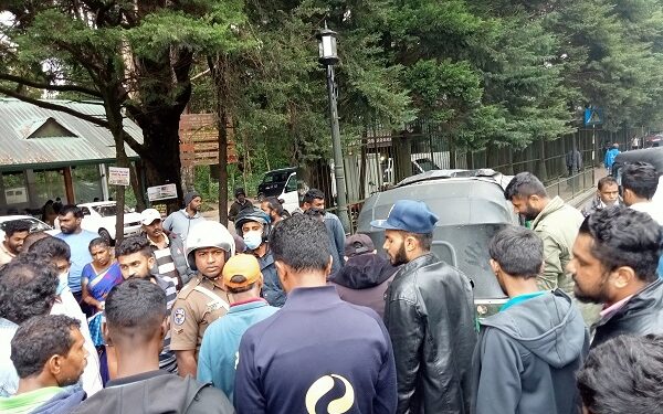 திடீரென தீப்பற்றிய முச்சக்கர வண்டி – நுவரெலியாவில் சம்பவம்