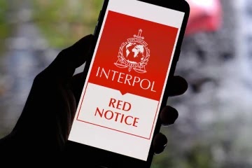 12 பேருக்கு சிவப்பு பிடியாணை