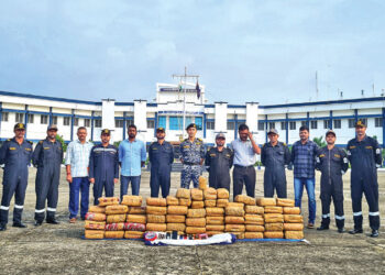 இலங்கைக்கு கடத்தவிருந்த 300 கிலோ கஞ்சா பறிமுதல்