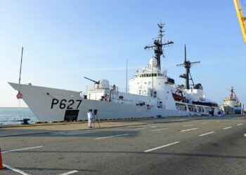 P 627 கப்பல் “விஜயபாகு” என்ற பெயரில் துறைமுக அதிகார சபைக்கு ஜனாதிபதி கையளித்தார்