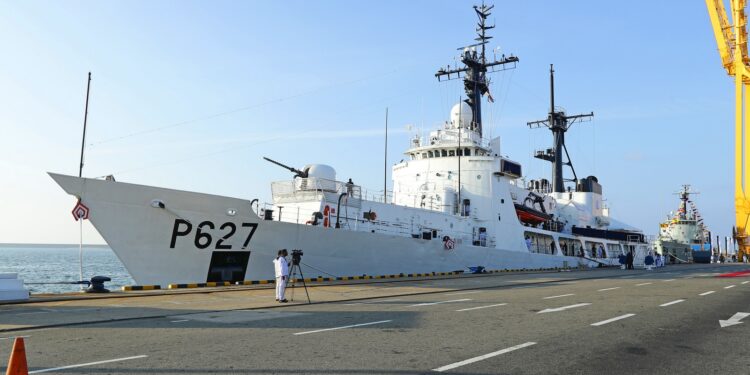 P 627 கப்பல் “விஜயபாகு” என்ற பெயரில் துறைமுக அதிகார சபைக்கு ஜனாதிபதி கையளித்தார்