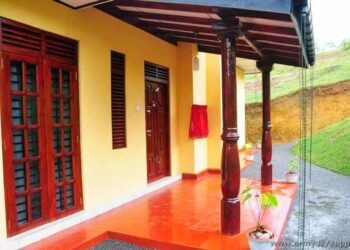 கிளிநொச்சியில் இராணுவத்தினரால் வீடுகள் கையளிப்பு