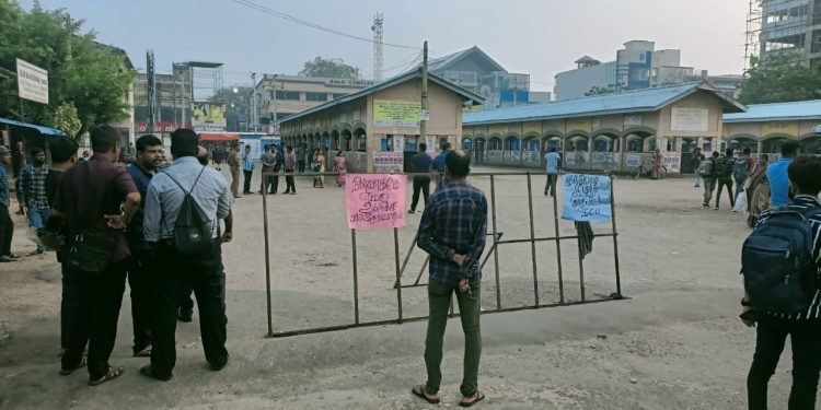 யாழ்.இலங்கை போக்குவரத்து சபை ஊழியர்கள் பணிப்பகிஷ்கரிப்பு!