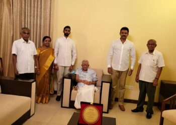 ஜனநாயகப் பொன் விருது பெற்ற இரா.சம்பந்தனுக்கு இ.தொ.கா. நேரில் சென்று வாழ்த்து!