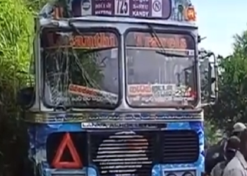 நாவலப்பிட்டிய பிரதேசத்தில் தனியார் பேருந்துகள் நேருக்கு நேர் மோதி விபத்து – பாடசாலை மாணவர்கள் உட்பட 10 பேர் காயம்