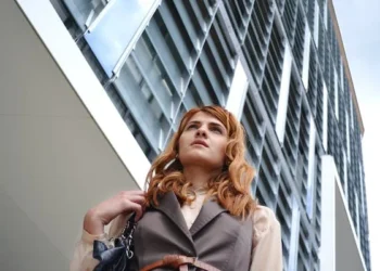 உள்நாட்டில் இலவச பயிற்சி வெளிநாடுகளில் தொழில்