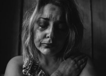 பெண்களை பாலியல் துன்புறுத்தல்களுக்கு உள்ளாக்கியதாக குற்றஞ்சாட்டப்பட்டுள்ள அதிகாரியை நாட்டிற்கு அனுப்புமாறு ஓமான் தூதரகத்திற்கு அறிவிப்பு