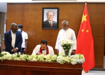 இலங்கையில் உள்ள சீன தூதரகத்திற்கு ஜனாதிபதி ரணில் விக்ரமசிங்க மற்றும் மஹிந்த ராஜபக்ஸ ஆகியோர் விஜயம்!