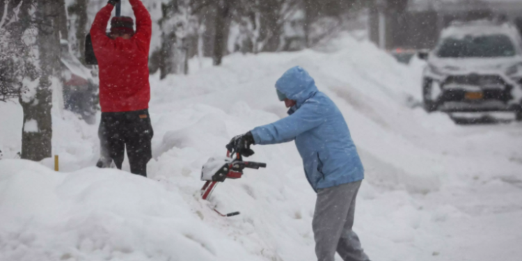 அமெரிக்காவில் பனிப்புயலில் சிக்கி 60 பேர் பலி