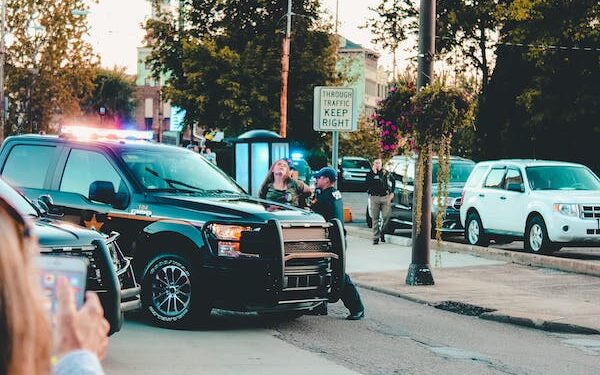 ஜேர்மனியில் பாடசாலை சிறுமிகள் மீது கத்திக்குத்து: ஒருவர் உயிரிழப்பு!