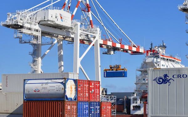 இறக்குமதிக் கட்டுப்பாடுகள் மேலும் தளர்த்தப்படும்: அமைச்சர் அறிவிப்பு