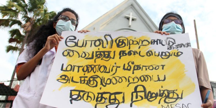 மருத்துவ பீட மாணவர்களால் கொழும்பில் ஆர்ப்பாட்டம் ஒன்று முன்னெடுப்பு!
