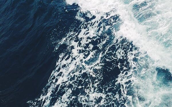 தனுஷ்கோடி மணல் திட்டில் இருந்து 6 இலங்கையர்கள் மீட்பு!மண்டூஷ் சூறாவளி: 30 படகுகள் சேதம் – குருநகர் மீனவர்கள்