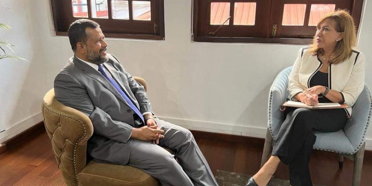 ஐ.நாவின் இலங்கைக்கான வதிவிடப் பிரதிநிதி ஹனா சிங்கருக்கும், அகில இலங்கை மக்கள் காங்கிரஸ் தலைவரும் பாராளுமன்ற உறுப்பினருமான ரிஷாட் பதியுதீனுக்குமிடையிலான சந்திப்பு ஒன்று இடம்பெற்றதுள்ளது. .