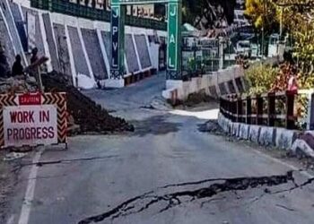 நிலத்தில் புதையுண்டு வரும் வீடுகள்: 600 குடும்பங்களை உடனடியாக வெளியேற்றியது உத்தரகண்ட்!