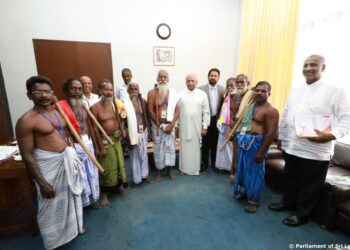 நாடு முழுவதிலும் உள்ள சகல ஆதிவாசிகள் தலைவர்களுடன் 75ஆவது சுதந்திர தின நிகழ்வில்