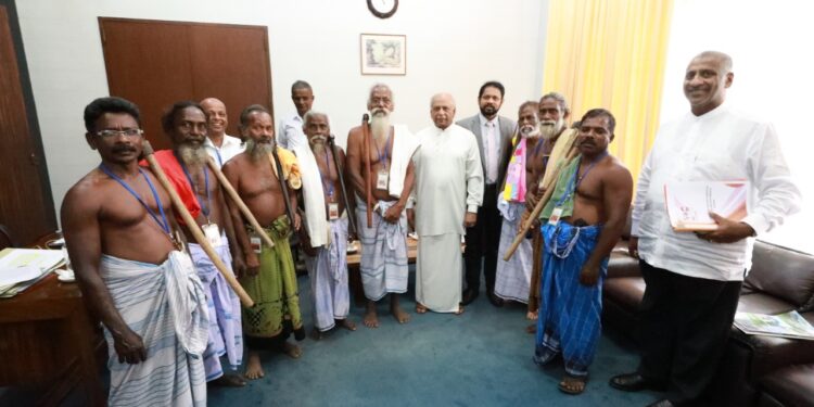 நாடு முழுவதிலும் உள்ள சகல ஆதிவாசிகள் தலைவர்களுடன் 75ஆவது சுதந்திர தின நிகழ்வில்