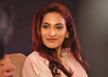 அப்பா ரஜினிகாந்த் காலில் விழுந்து ஆசி பெற்று மகன்களுடன் பொங்கல் கொண்டாடிய ஐஸ்வர்யா! ஹாப்பி மொமெண்ட்ஸ் போட்டோஸ்