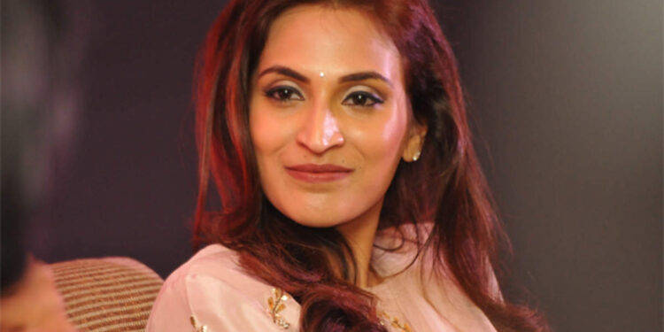 அப்பா ரஜினிகாந்த் காலில் விழுந்து ஆசி பெற்று மகன்களுடன் பொங்கல் கொண்டாடிய ஐஸ்வர்யா! ஹாப்பி மொமெண்ட்ஸ் போட்டோஸ்