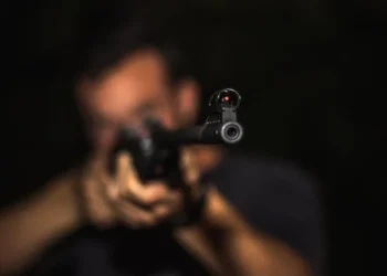 இஸ்ரேலில் மதவழிபாட்டுத் தலம் அருகே துப்பாக்கிச் சூடு – 7 பேர் பலி