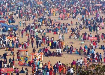 மெரினா கடற்கரையில் திரண்ட ஒரு இலட்சம் பேர்- காணாமல் போன 30 குழந்தைகள்