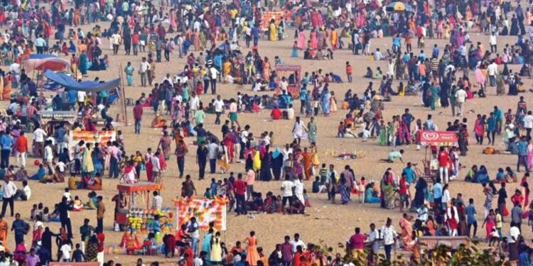 மெரினா கடற்கரையில் திரண்ட ஒரு இலட்சம் பேர்- காணாமல் போன 30 குழந்தைகள்