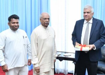 “சிங்கள எழுத்துக்கள்” மற்றும் “தமிழ் எழுத்துக்கள்” ஆகிய நூல்கள் ஜனாதிபதியிடம் கையளிப்பு