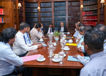 வங்கிக் கட்டமைப்பு செயலிழக்கவில்லை. மக்கள் வங்கி மற்றும் இலங்கை வங்கித் தலைவர்கள் வலியுறுத்தல்
