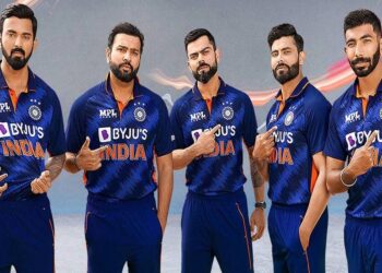 இணையத்தில் வைரலான இந்திய கிரிக்கெட் வீரர்களின் குழந்தை பருவ புகைப்படங்கள்