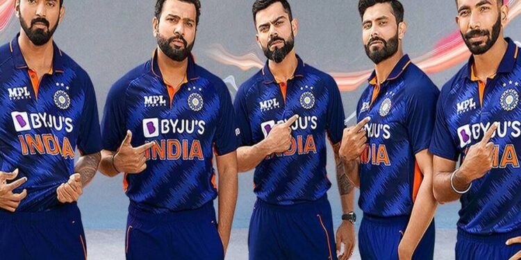 இணையத்தில் வைரலான இந்திய கிரிக்கெட் வீரர்களின் குழந்தை பருவ புகைப்படங்கள்