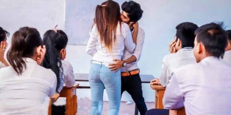 பாடசாலை மாணவிகளிடையே அதிகரித்த காதல் -காவல்துறை கடும் எச்சரிக்கை..!