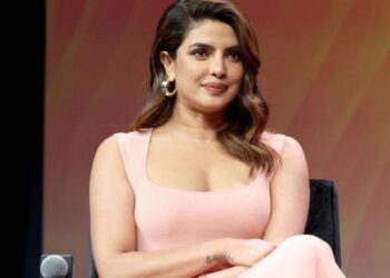 “பாலிவுட்டில் நடந்த அரசியல்களை என்னால் எதிர்கொள்ள முடியவில்லை” – உண்மையை உடைத்த பிரியங்கா சோப்ரா