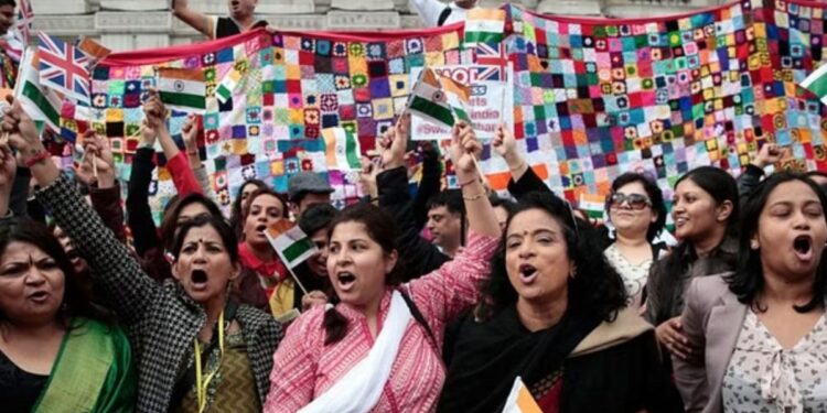 பிரிட்டனுக்குள் படகுகள் மூலம் சட்டவிரோதமாக நுழையும் இந்தியர்கள்..