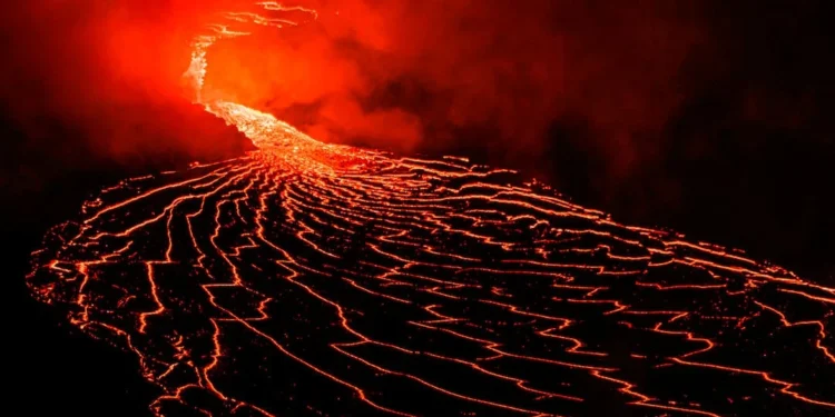 இந்தோனேசியாவில் எரிமலை வெடிப்பு. மக்களுக்கு எச்சரிக்கை விடுப்பு..!