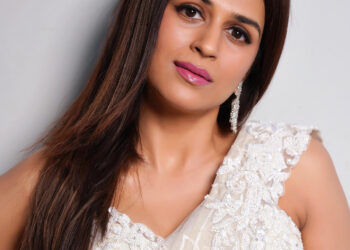 சேலையிலும் இவ்ளோ கவர்ச்சியா.. நடிகை ஷ்ரத்தா தாஸ் ஹாட் போட்டோஷூட்