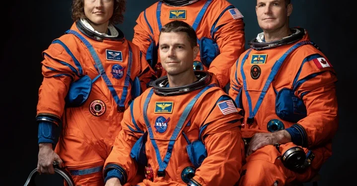 50 வருடங்களின் பின்னர் நிலவுக்கு பயணிக்கவுள்ள விண்வௌி வீரர்கள்