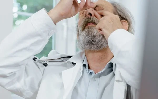 இந்திய கண் சொட்டு மருந்து பயன்படுத்த தற்காலிக தடை￼￼