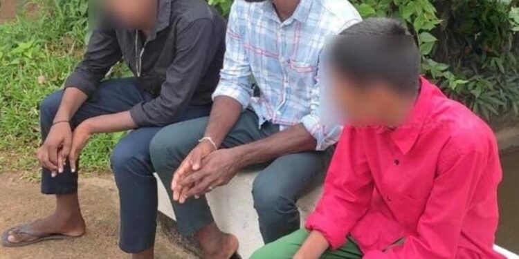 வவுனியாவில் காணாமல்போன பாடசாலை மாணவர்கள்.. அநுராதபுரத்தில் மீட்பு..!