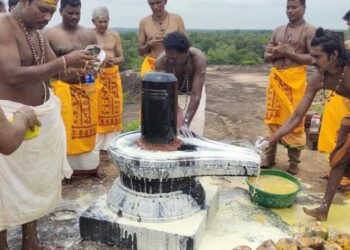 வடக்கு வெடுக்குநாறி ஆதி லிங்கேஸ்வரர் ஆலயத்தில் 108 கும்ப சங்காபிசேகம்