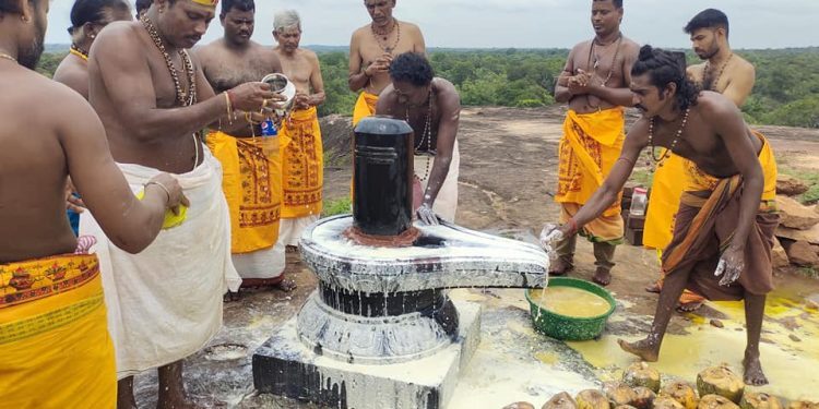வடக்கு வெடுக்குநாறி ஆதி லிங்கேஸ்வரர் ஆலயத்தில் 108 கும்ப சங்காபிசேகம்