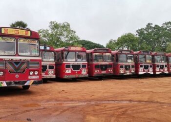 வவுனியாவில் அரச பேருந்துகள் பணிப்புறக்கணிப்பு !!