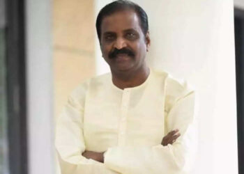 நம் தலையில் அல்ல, காட்டுமிராண்டிகளின் தலையில் அடிக்க வேண்டும்: மணிப்பூர் கொடூரம் பற்றி வைரமுத்து ட்வீட்