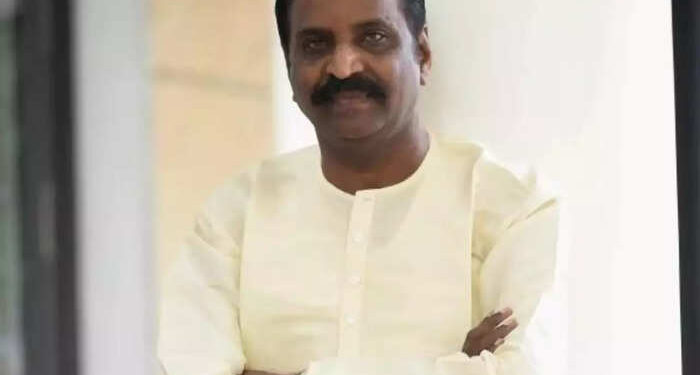 நம் தலையில் அல்ல, காட்டுமிராண்டிகளின் தலையில் அடிக்க வேண்டும்: மணிப்பூர் கொடூரம் பற்றி வைரமுத்து ட்வீட்