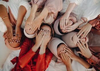 பிரான்ஸ் பாடசாலைகளில் அபாயாக்களுக்கு தடை