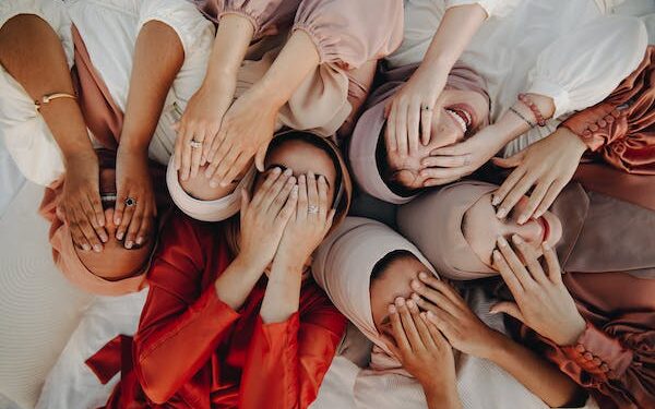 பிரான்ஸ் பாடசாலைகளில் அபாயாக்களுக்கு தடை