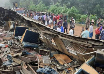 பங்களாதேஷ் ரயில் விபத்தில் 17 பேர் பலி: 100 இற்கும் மேற்பட்டோர் படுகாயம்