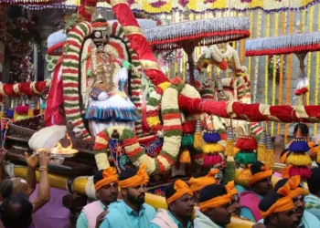 திருப்பதியில் குறைந்த பக்தர்கள் கூட்டம்.. நேரடி தரிசனத்திற்கு அனுமதி.. எவ்ளோ நேரம் தெரியுமா?