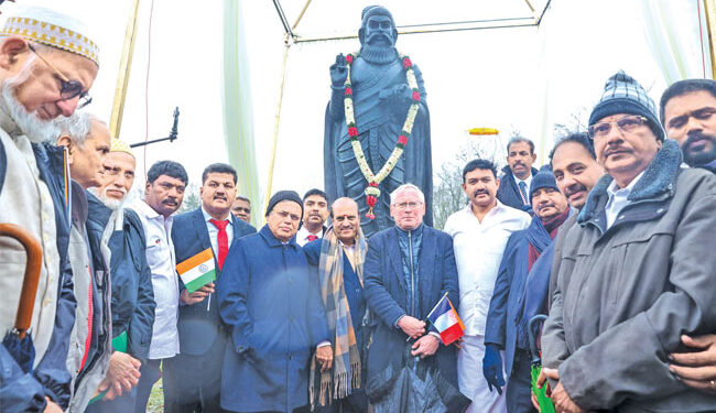 கிழக்கு ஆளுநரால் பிரான்ஸில் திருவள்ளுவர் சிலை திறப்பு